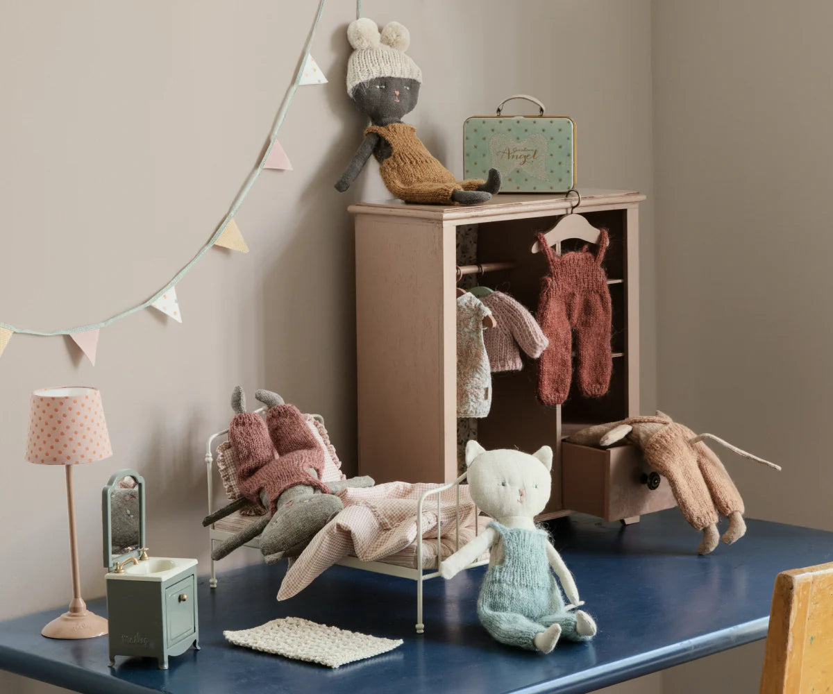Sink Dresser, Mouse - Powder