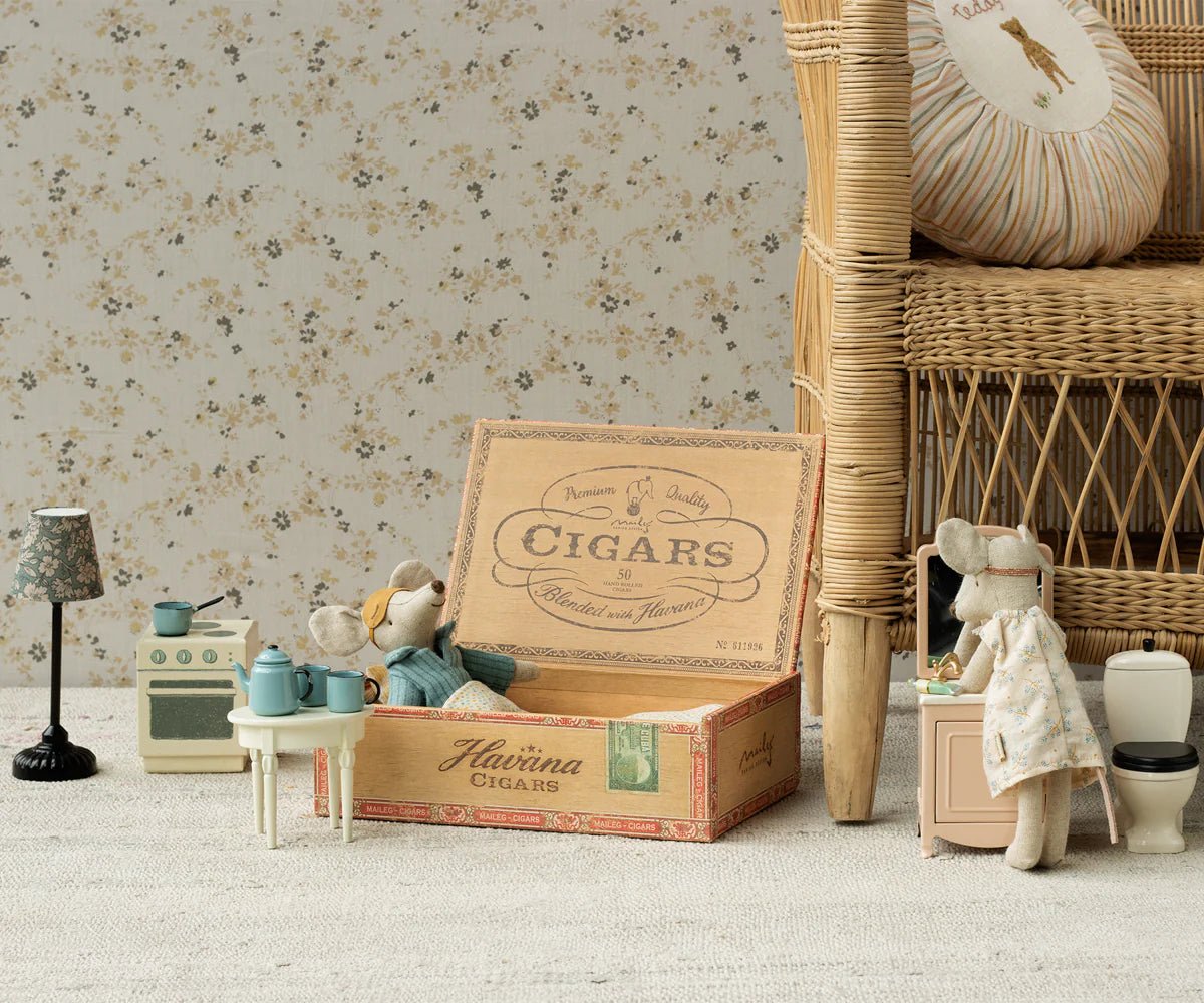Madame blue's favorites, Mouse
