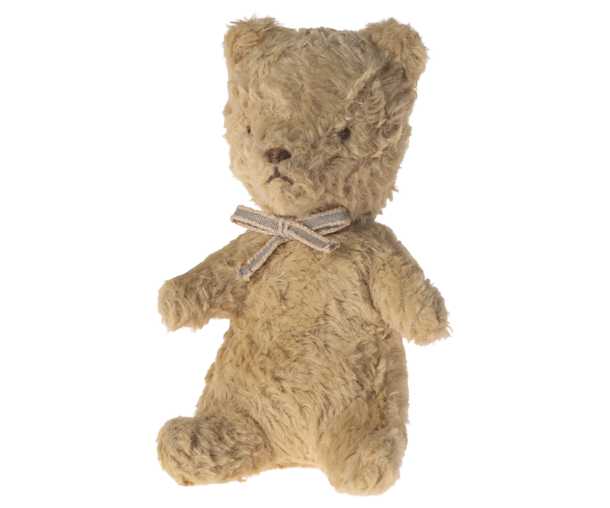 My first teddy - Sand