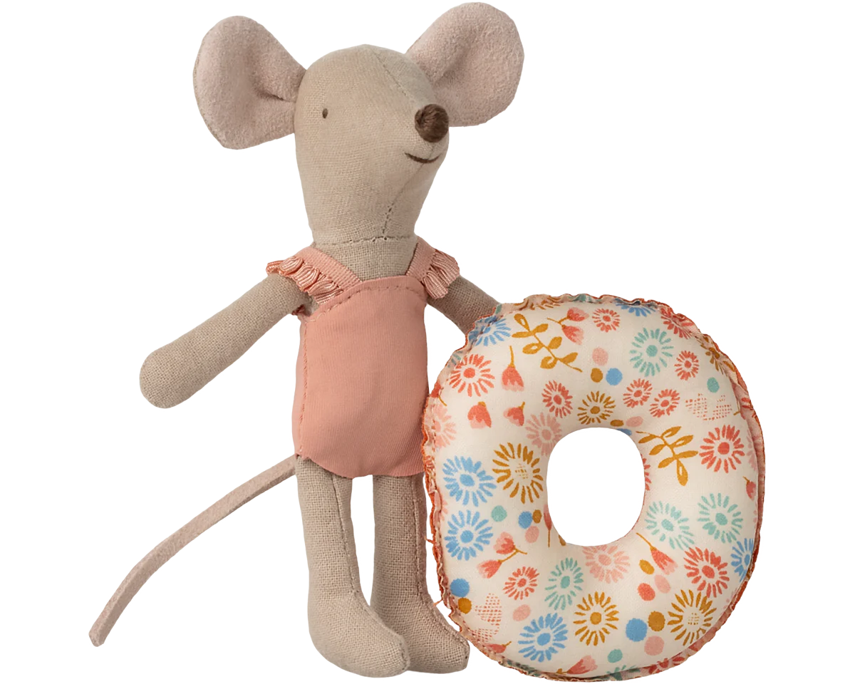 Beach mouse with float, Little sister - Flower