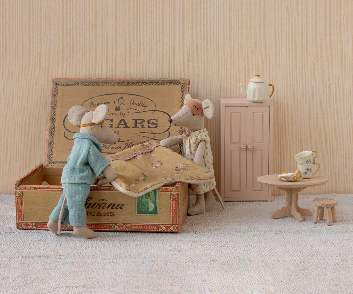 Mum & Dad Mice in Cigar Box - Comforter