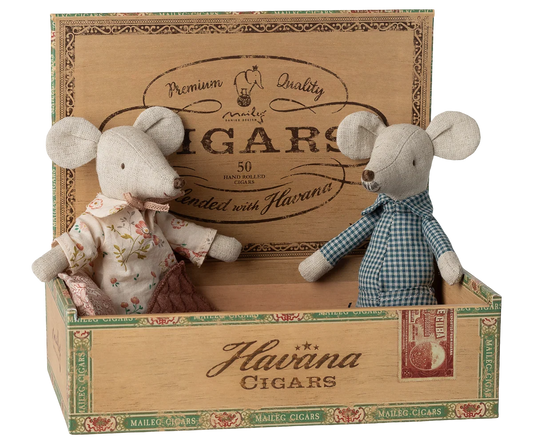 Grandma & Grandpa in cigar box - gingham and floral pajamas