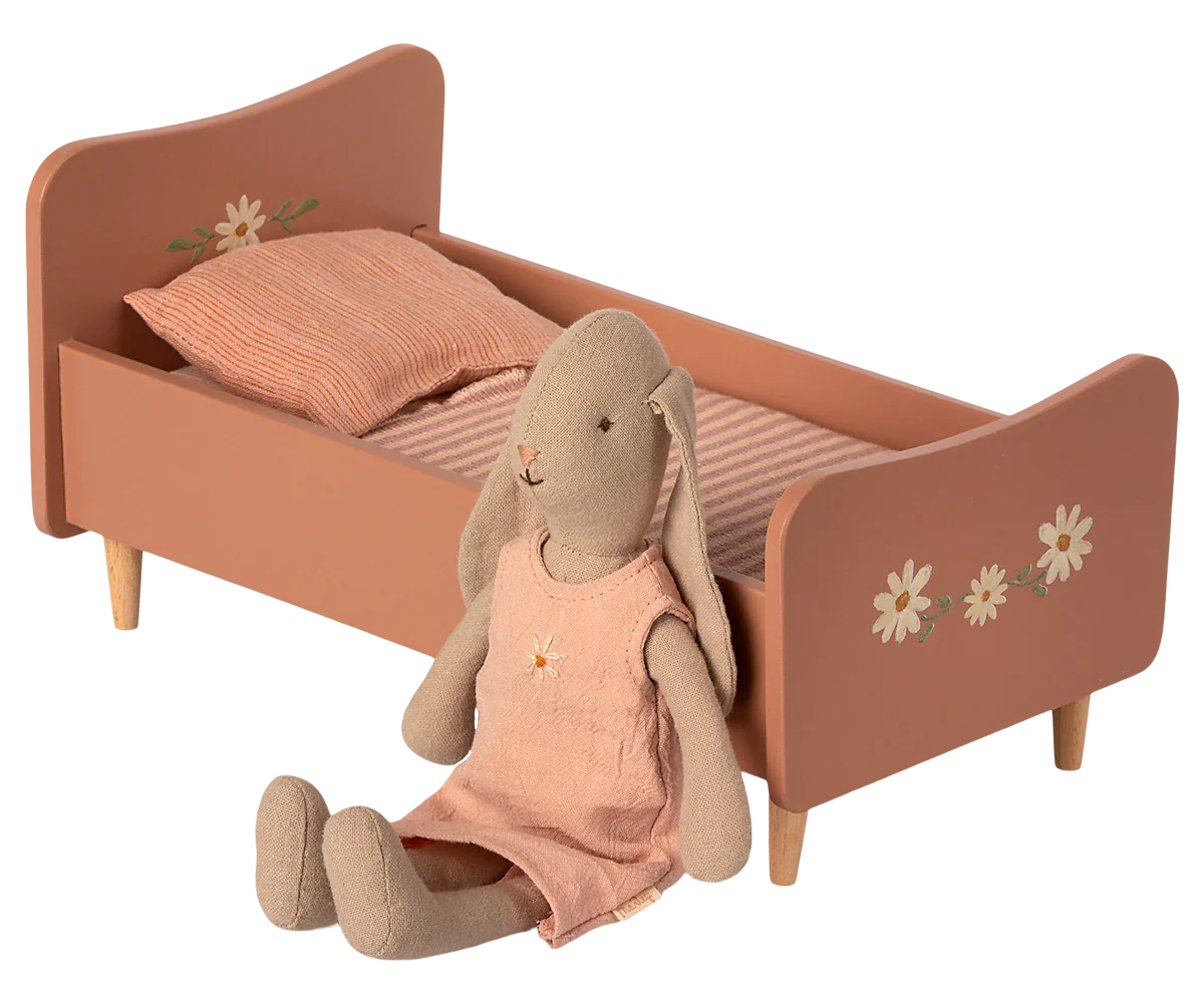 Wooden Bed, Miniature - Rose
