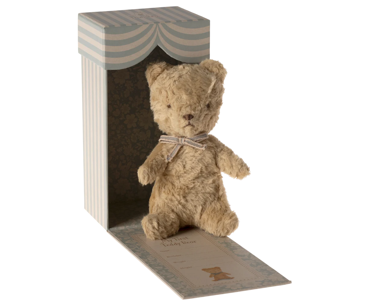 My first teddy - Sand