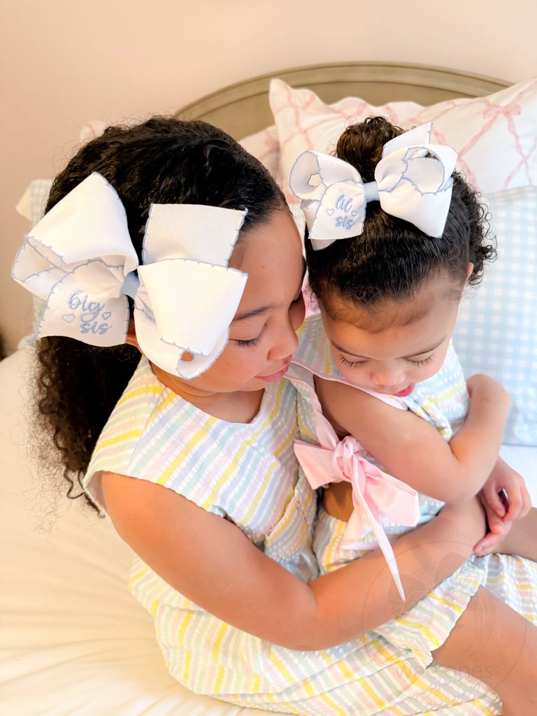 Medium "Lil Sis" Embroidered Grosgrain Hair Bow with Millennium Blue Moonstitch Edge