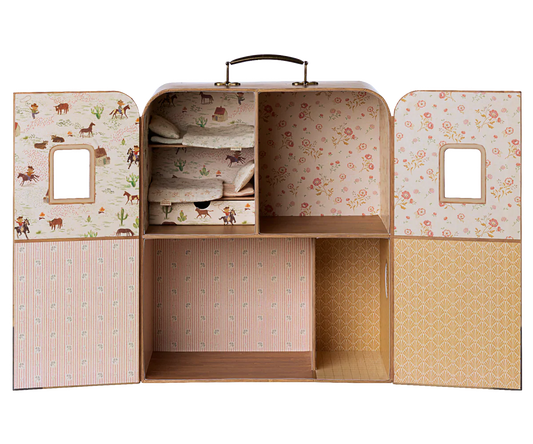 SuitCasa, Little sister and brother mouse