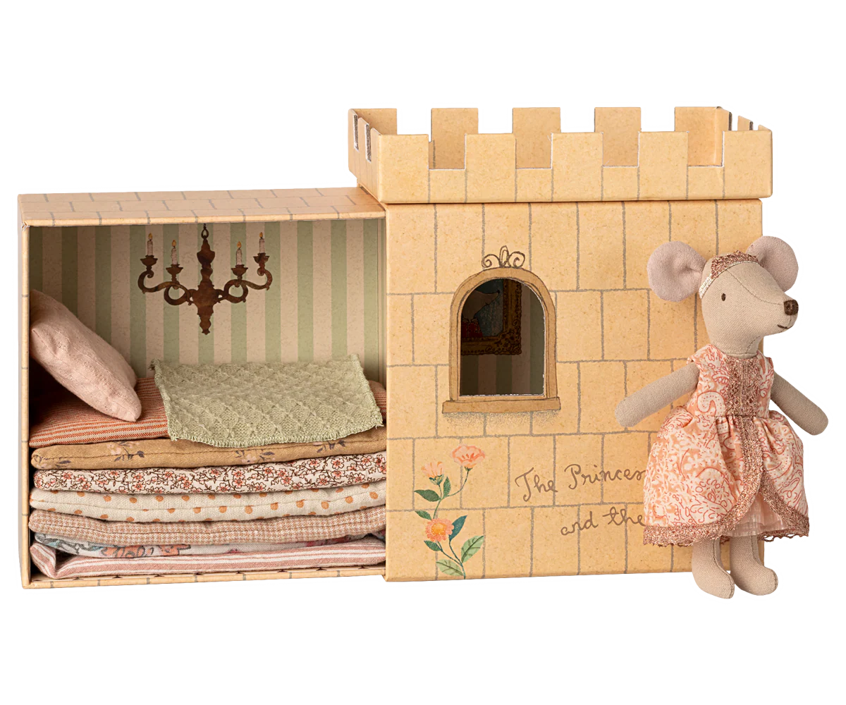 Princess and the pea, Big sister mouse - Coral