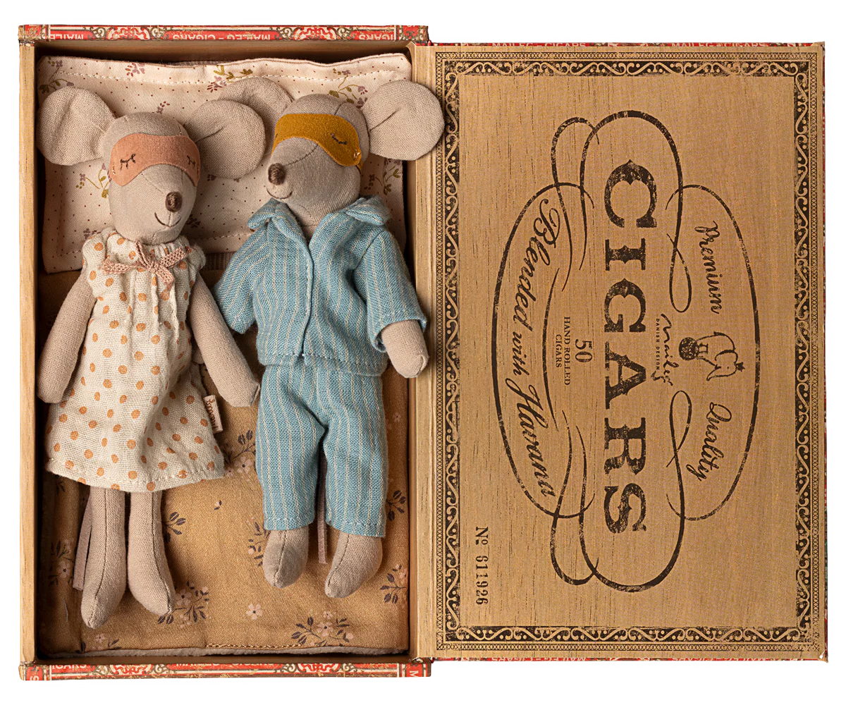 Mum & Dad Mice in Cigar Box - Comforter
