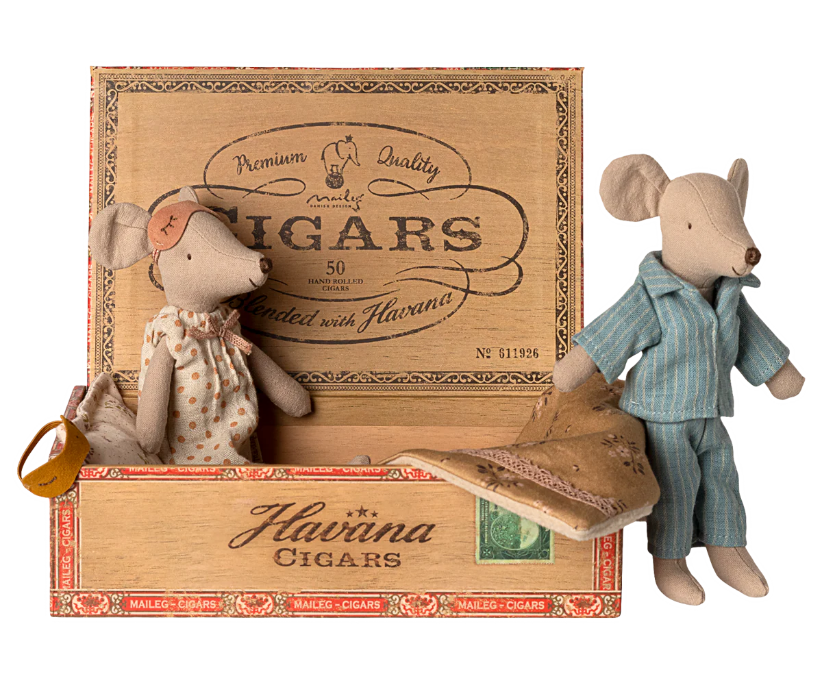 Mum & Dad Mice in Cigar Box - Comforter