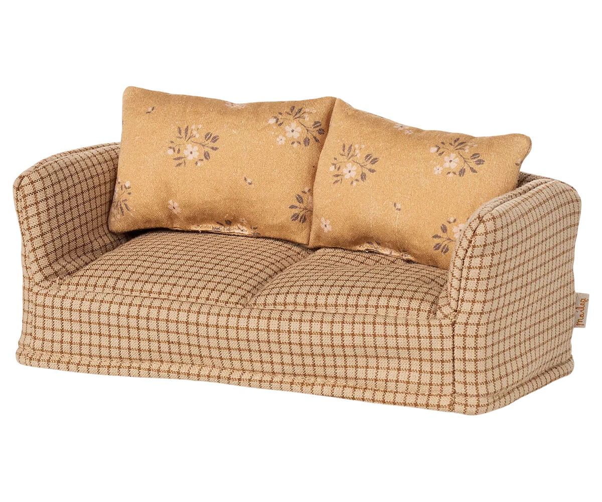 Couch, Mouse - Mable