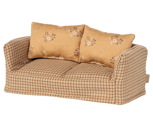Couch, Mouse - Mable