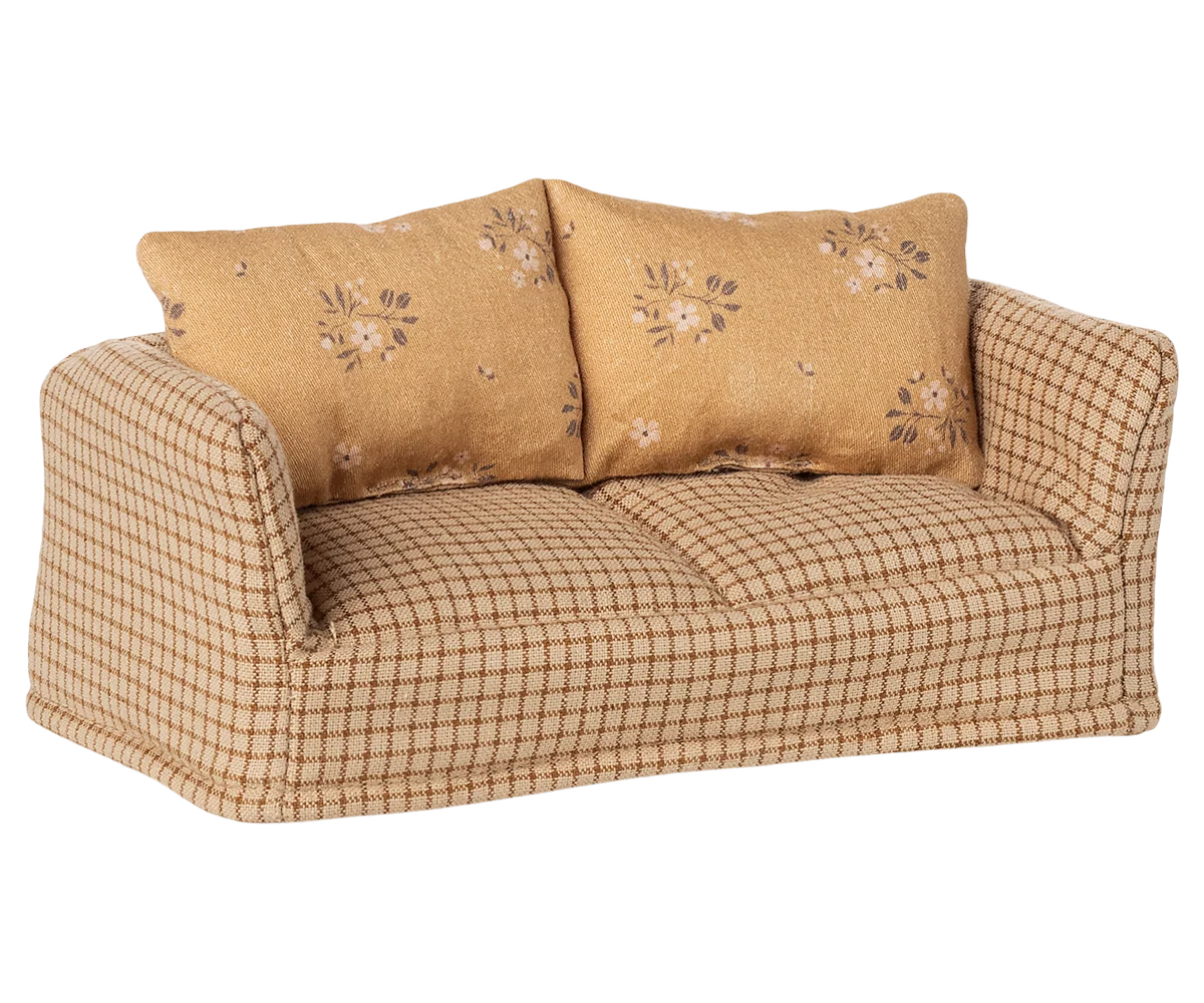 Couch, Mouse - Mable