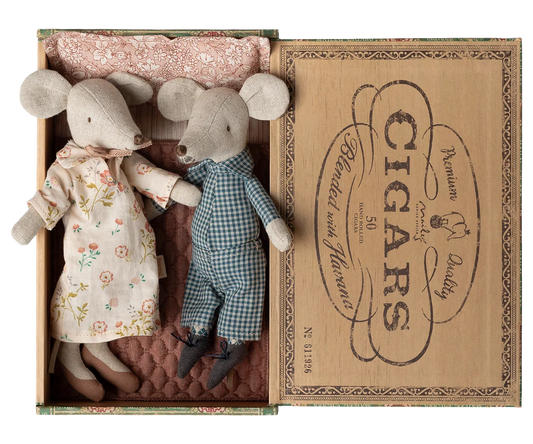 Grandma & Grandpa in cigar box - gingham and floral pajamas