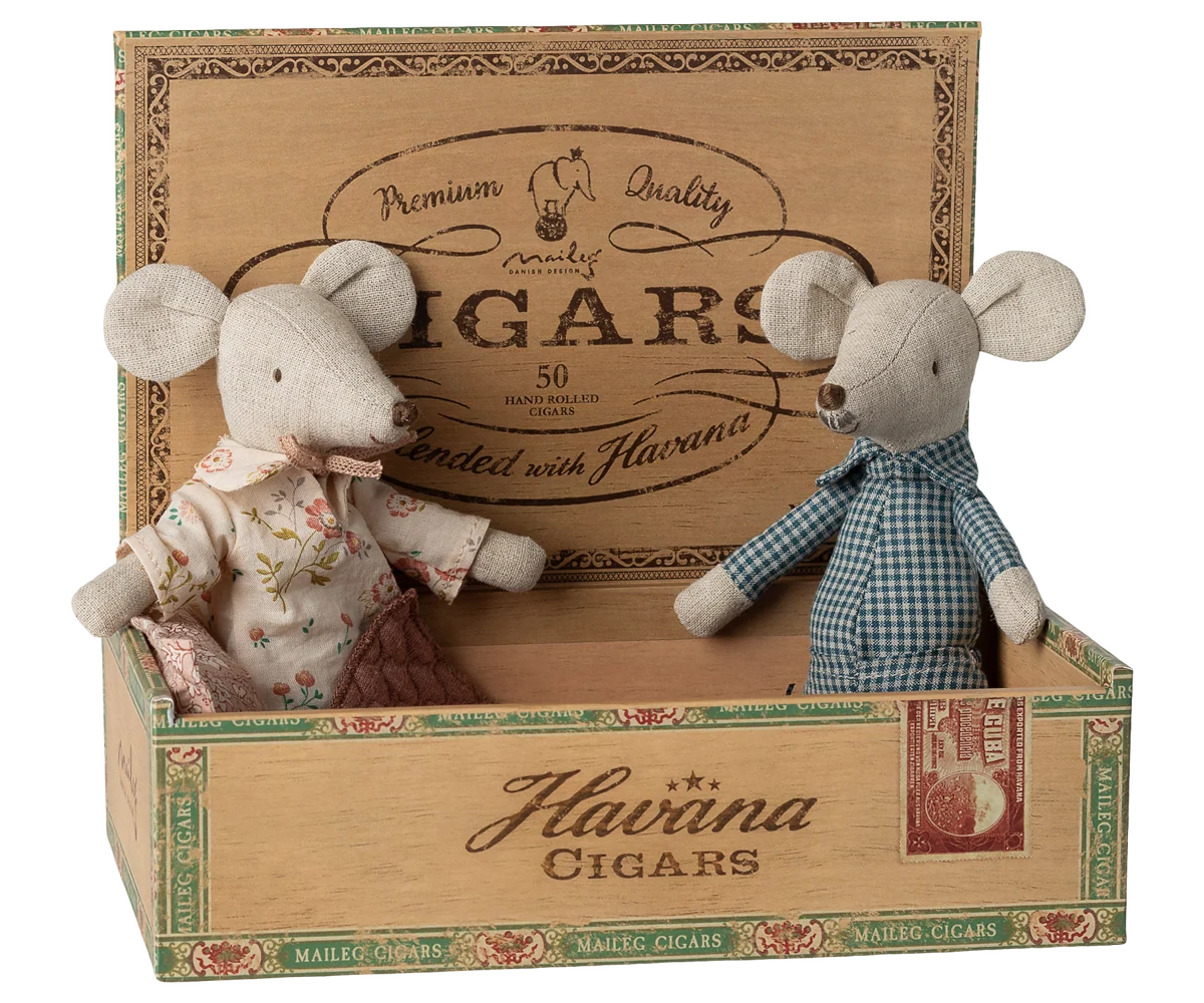 Grandma & Grandpa in cigar box - gingham and floral pajamas