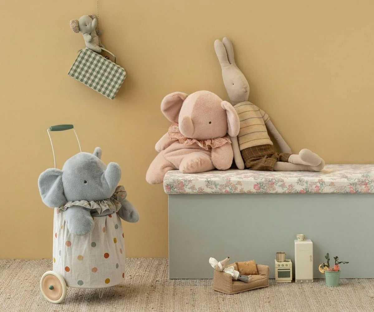 Couch, Mouse - Mable