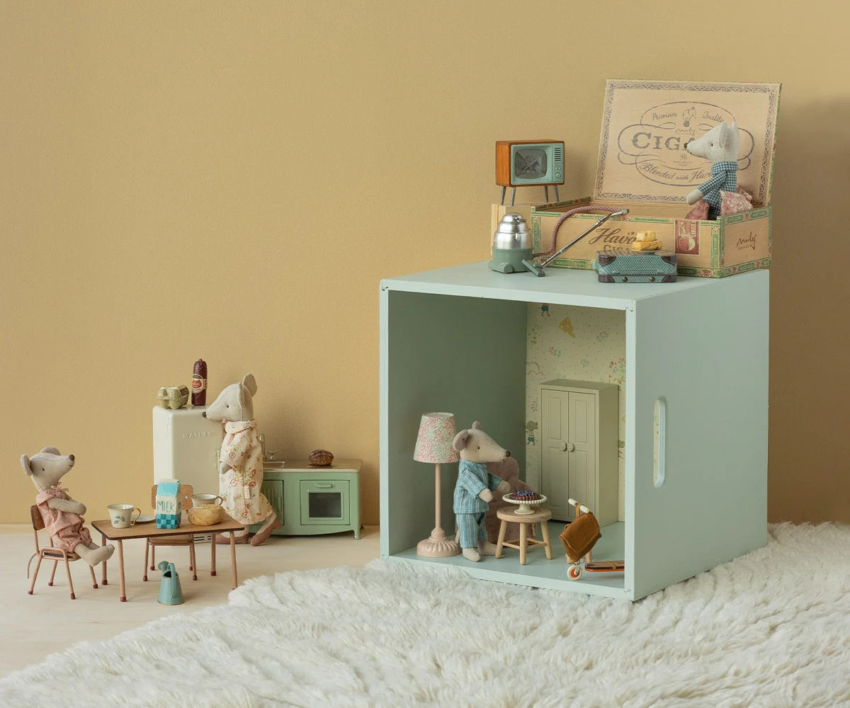 Grandma & Grandpa in cigar box - gingham and floral pajamas