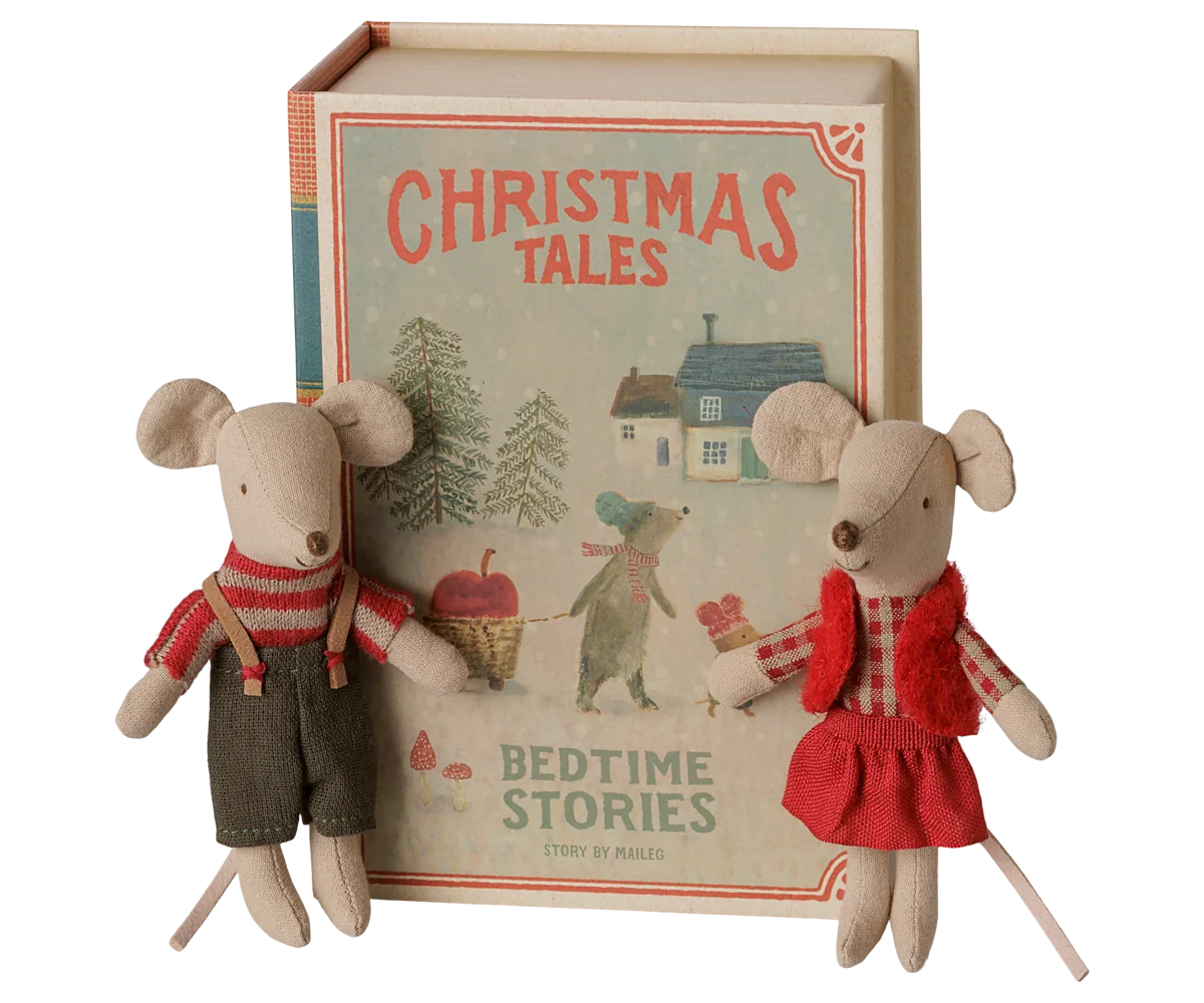 Christmas twin mice, Little sister and brother in book