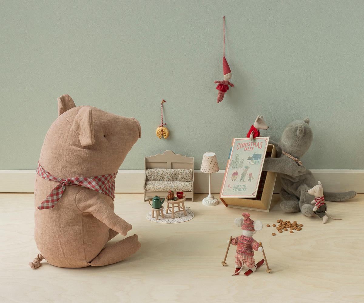 Christmas twin mice, Little sister and brother in book
