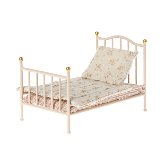 Vintage Bed, Mouse - Rose
