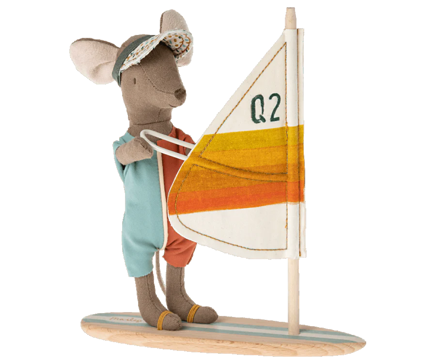 Beach mice, Surfer big brother